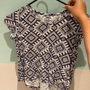 t-shirt brand oldnavy black pattern